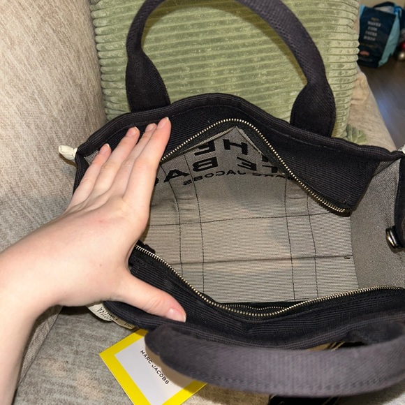 Marc Jacobs Black and Cream Tote Bag - Picture 3 of 9